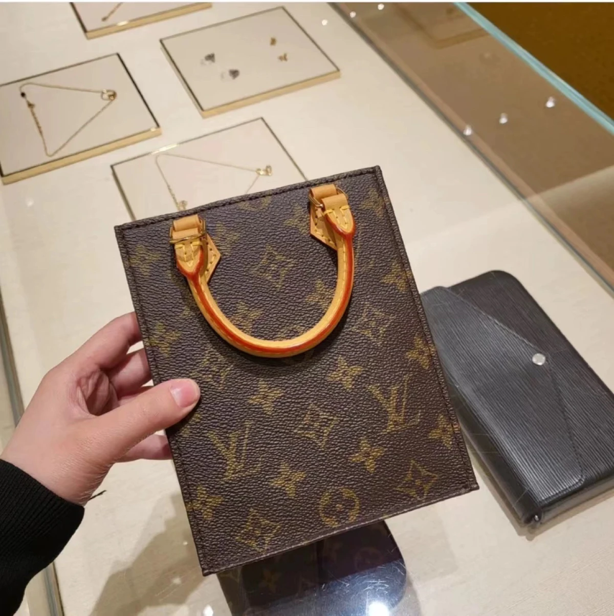 图片[5]-路易威登LV女包迷你mini琴谱包托特包手提斜挎包M81295 -穿范儿