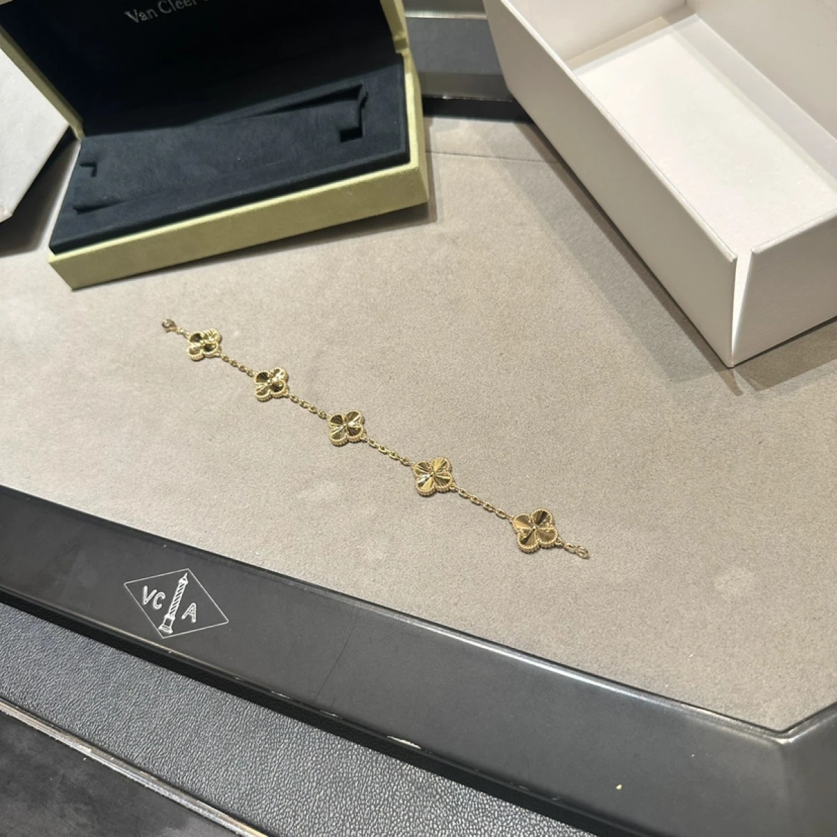 图片[1]-VCA梵克雅宝经典四叶草系列18k黄金白金镭射五花手链正品-穿范儿
