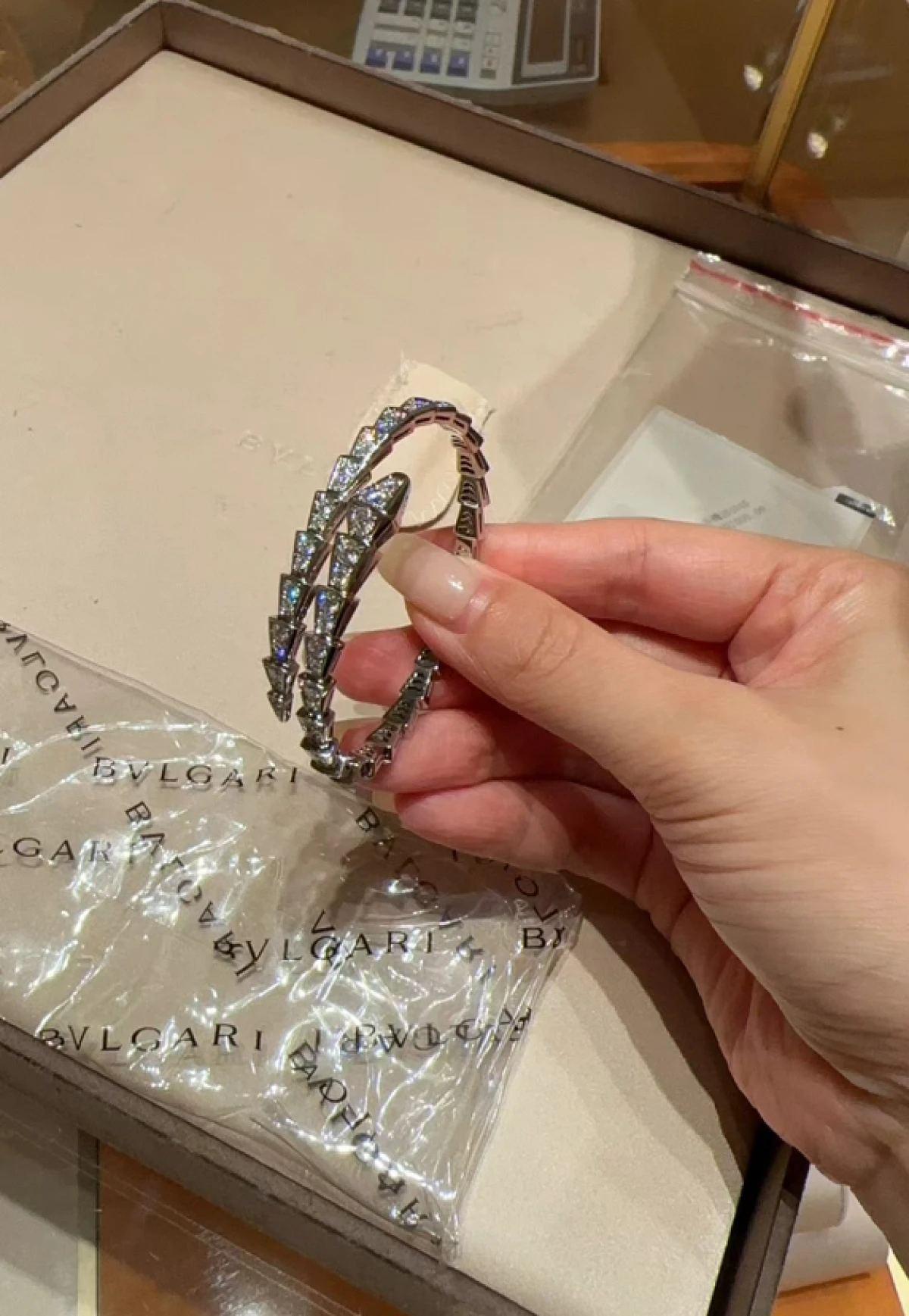图片[14]-BVLGARI宝格丽SERPENTI系列18k白金满钻蛇骨手镯灵蛇-穿范儿