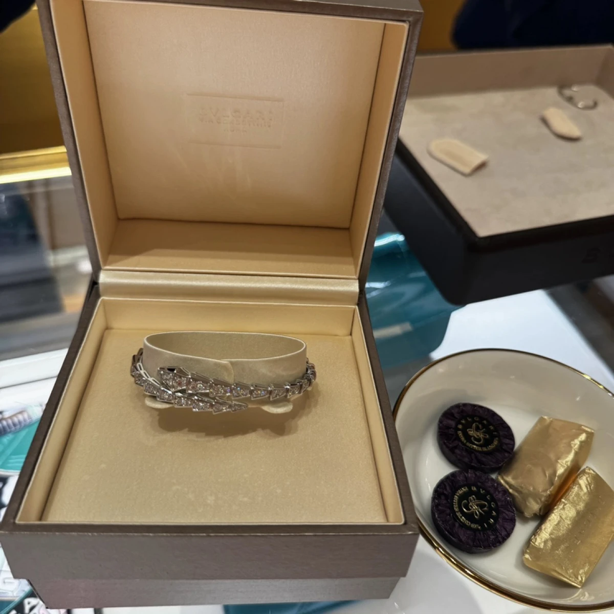 图片[8]-BVLGARI宝格丽SERPENTI系列18k白金满钻蛇骨手镯灵蛇-穿范儿