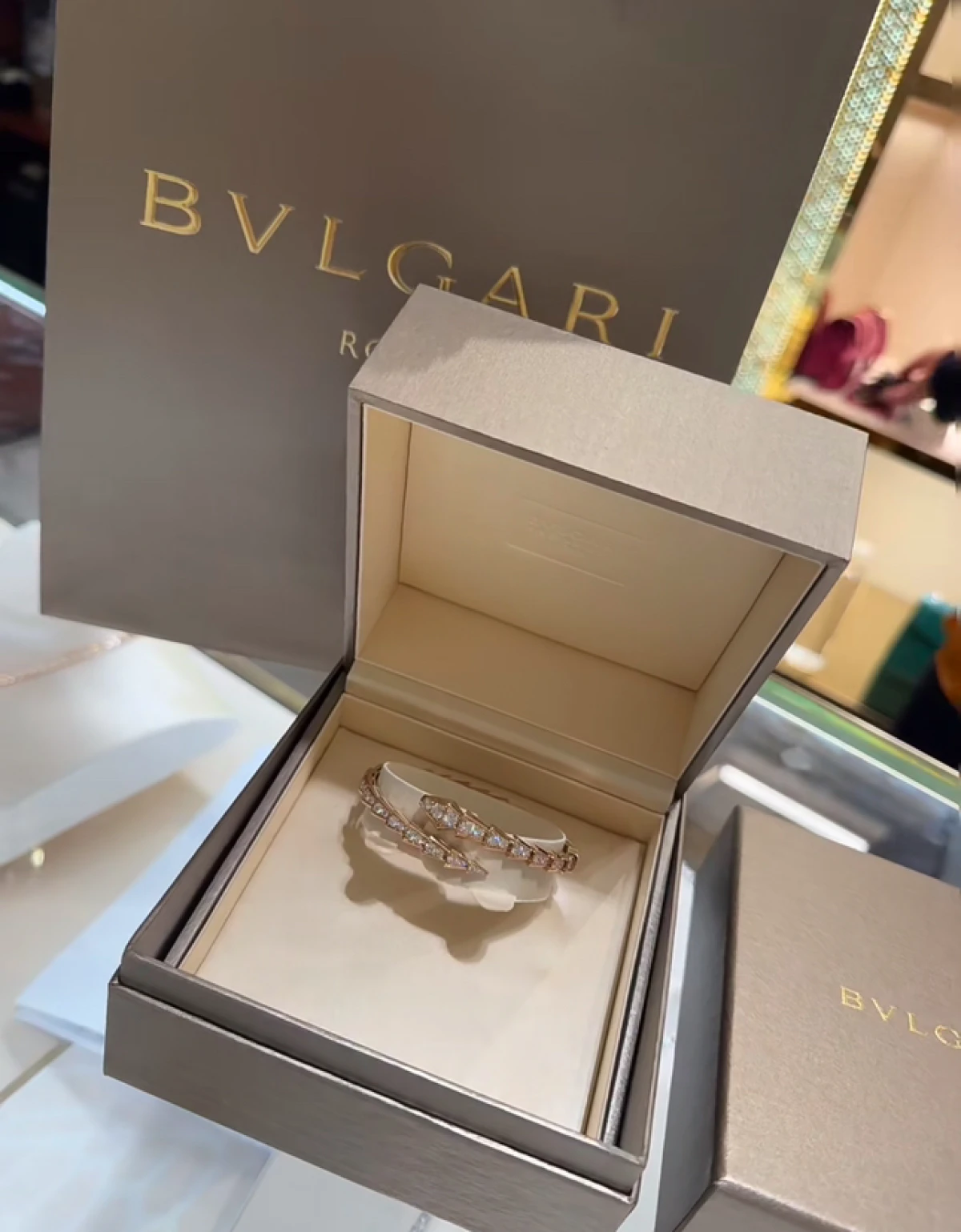 图片[1]-BVLGARI宝格丽SERPENTI系列18k白金满钻蛇骨手镯灵蛇-穿范儿