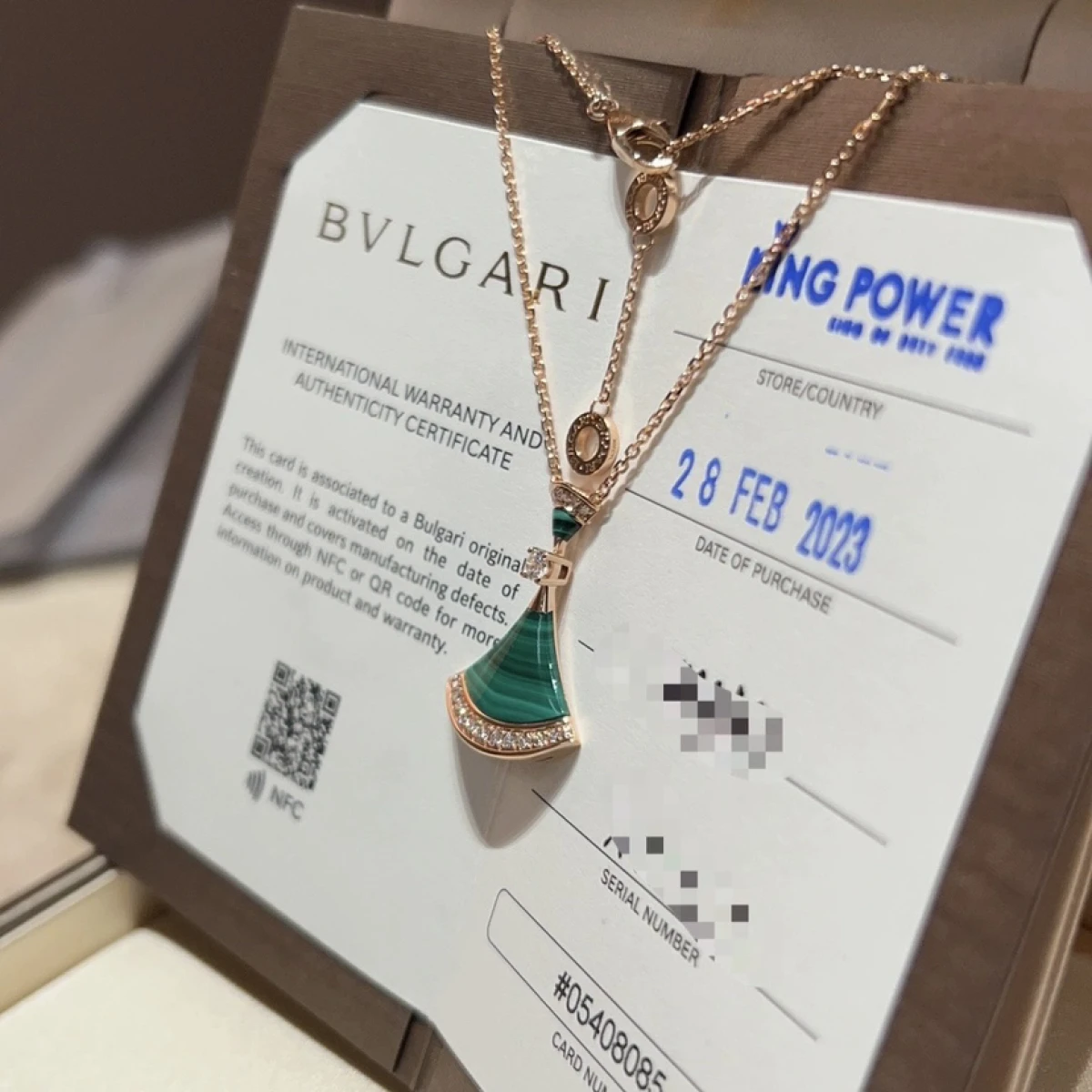 图片[9]-BVLGARI宝格丽经典Diva系列孔雀石绿裙子项链满钻18k金正品送中检351143-穿范儿