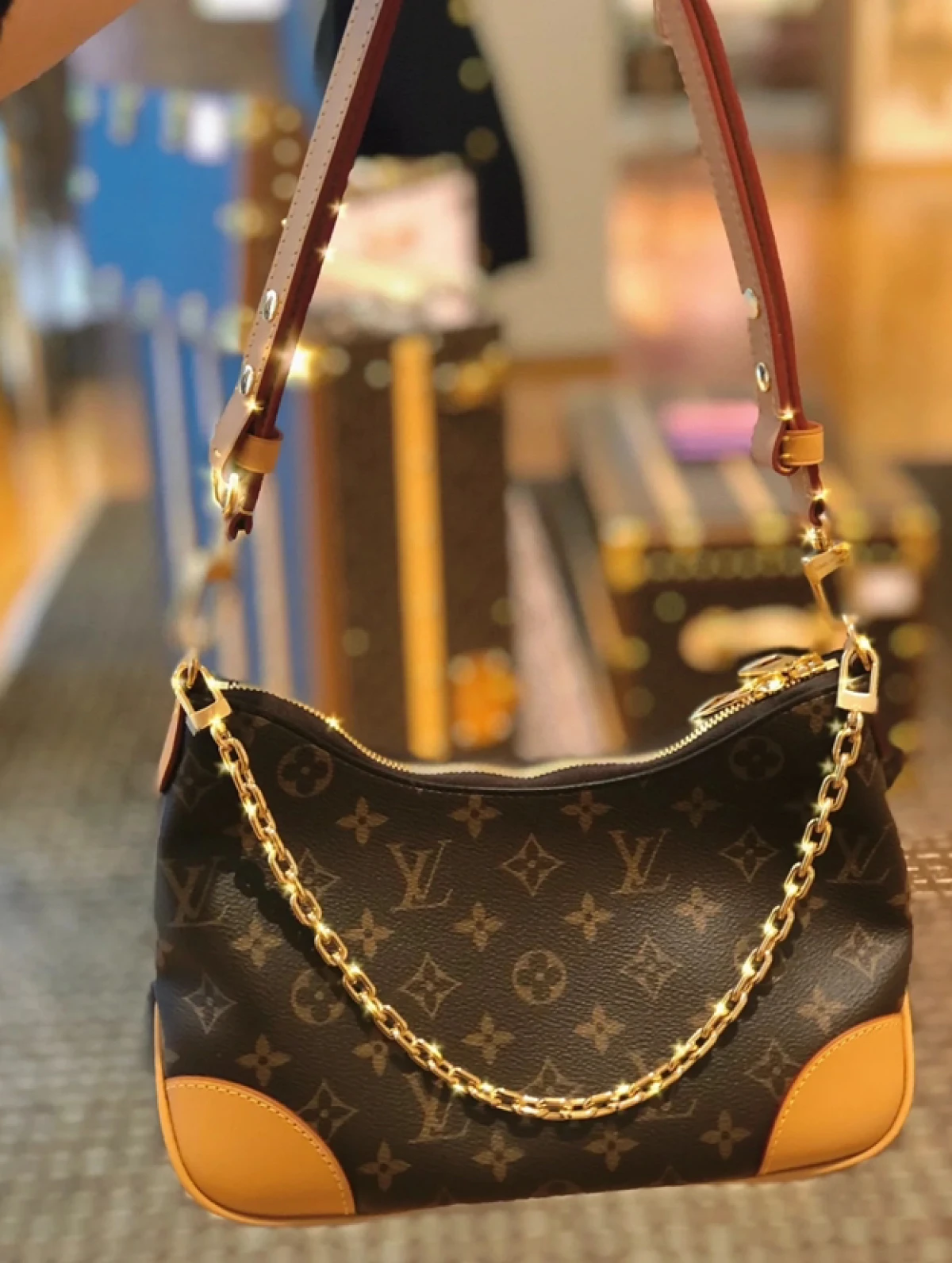 图片[5]-LV路易威登Boulogne新款老花牛角包饺子包单肩斜挎包 M45832-穿范儿