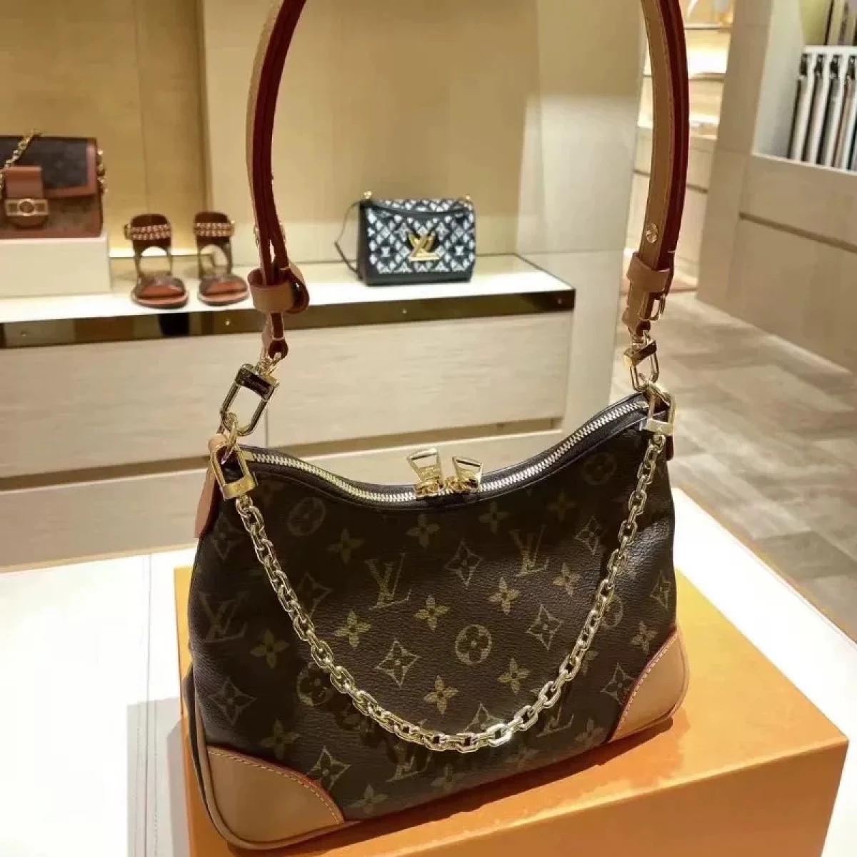 图片[3]-LV路易威登Boulogne新款老花牛角包饺子包单肩斜挎包 M45832-穿范儿