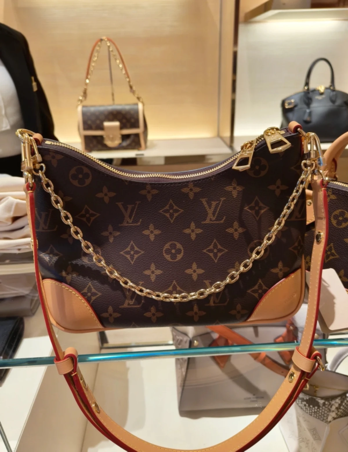 图片[2]-LV路易威登Boulogne新款老花牛角包饺子包单肩斜挎包 M45832-穿范儿