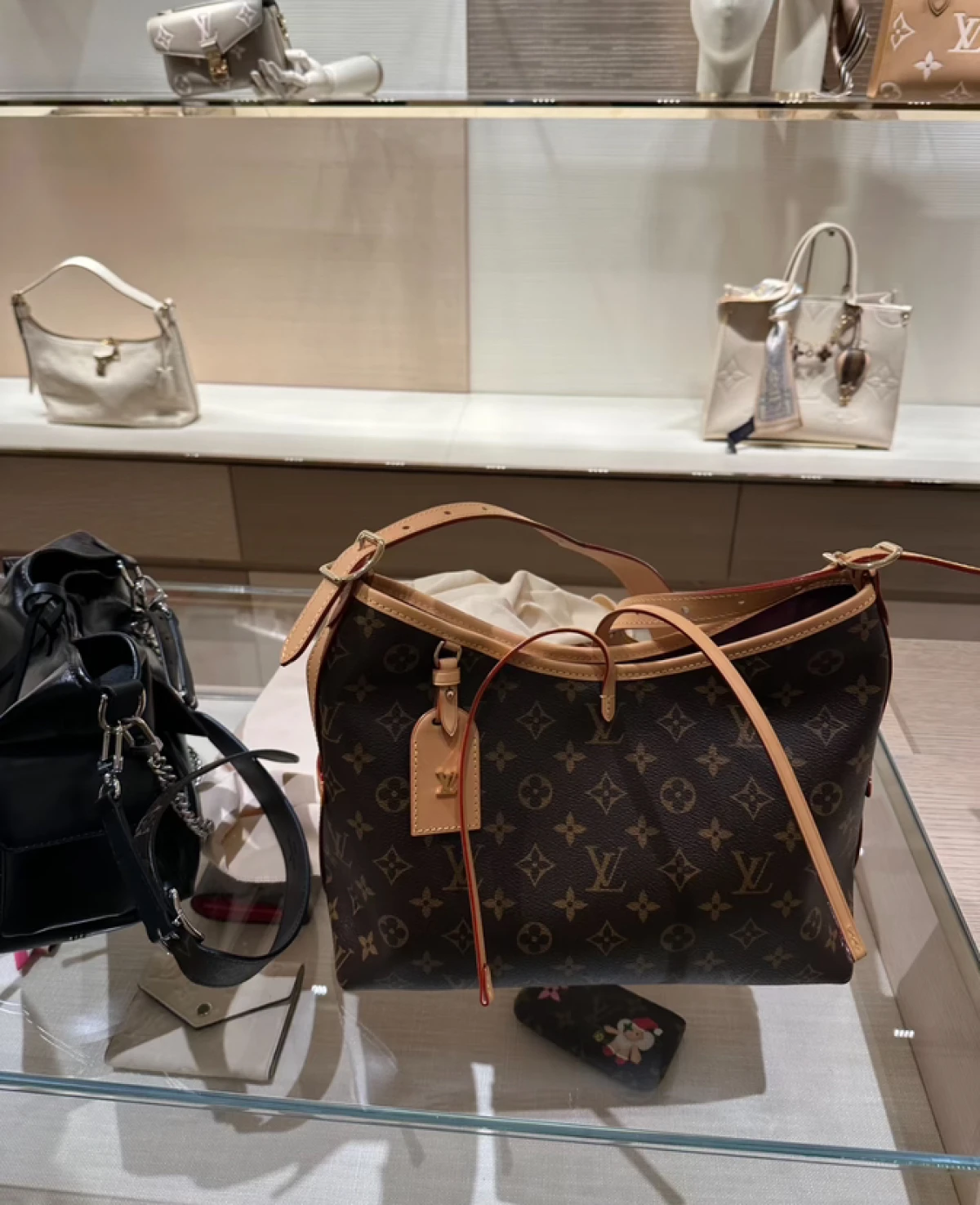 图片[7]-路易威登新款LV carryall小号中号老花单肩腋下托特女包 -穿范儿