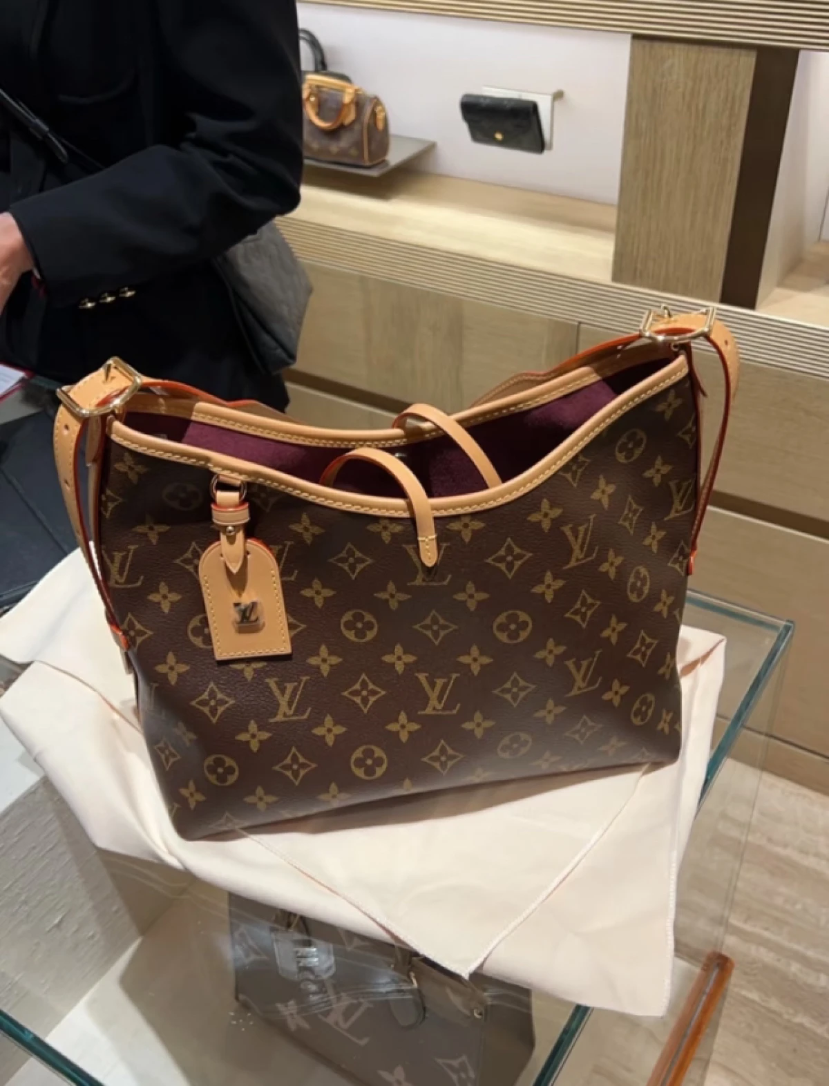 图片[4]-路易威登新款LV carryall小号中号老花单肩腋下托特女包 -穿范儿