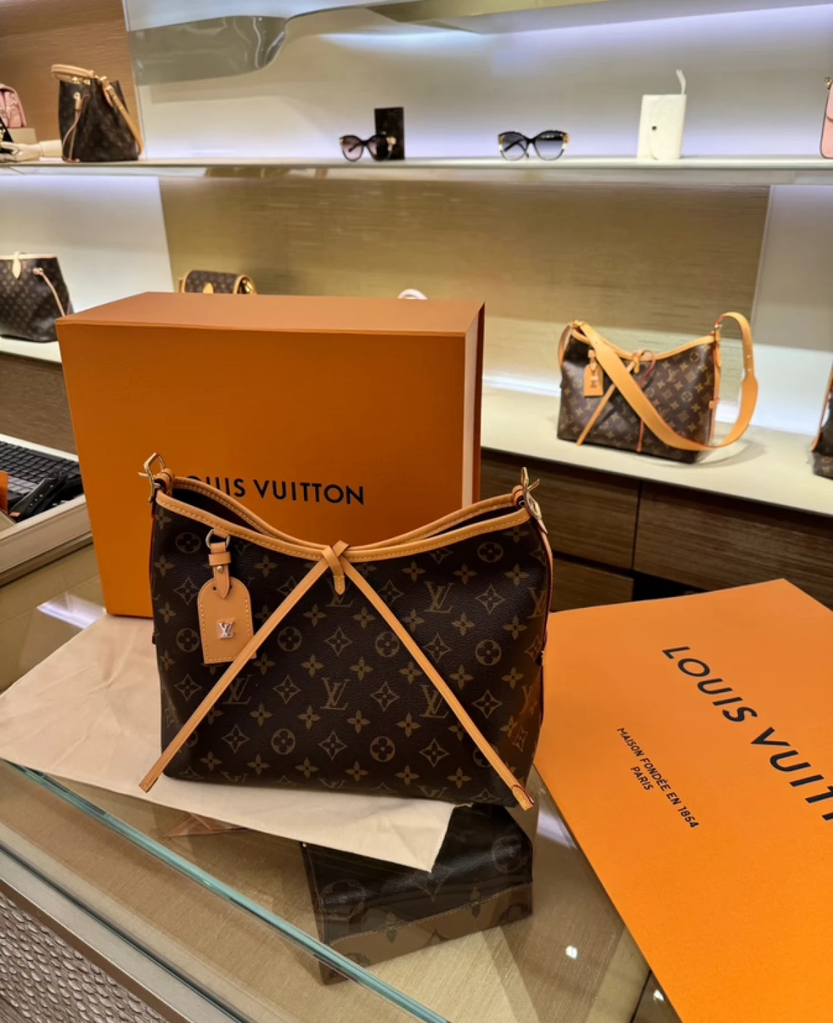 图片[9]-路易威登新款LV carryall小号中号老花单肩腋下托特女包 -穿范儿