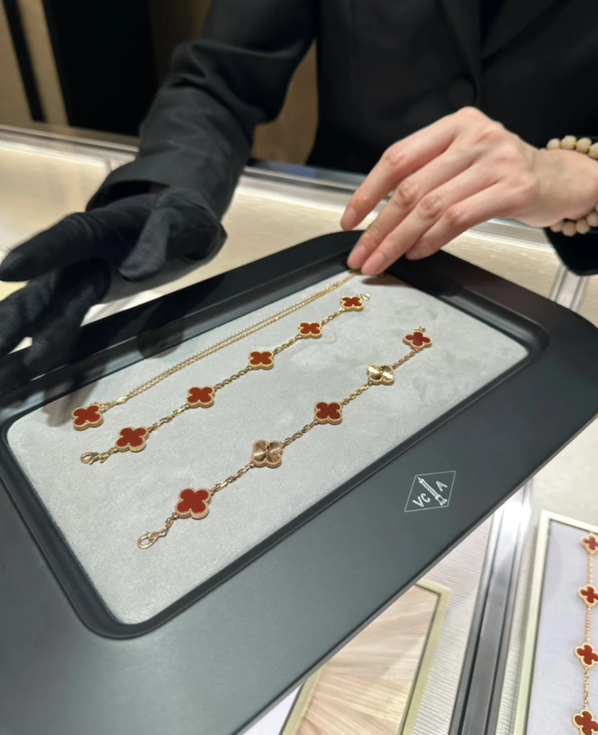 图片[4]-VCA经典梵克雅宝手链四叶草五花链百搭叠戴时尚 红玉髓18k-穿范儿