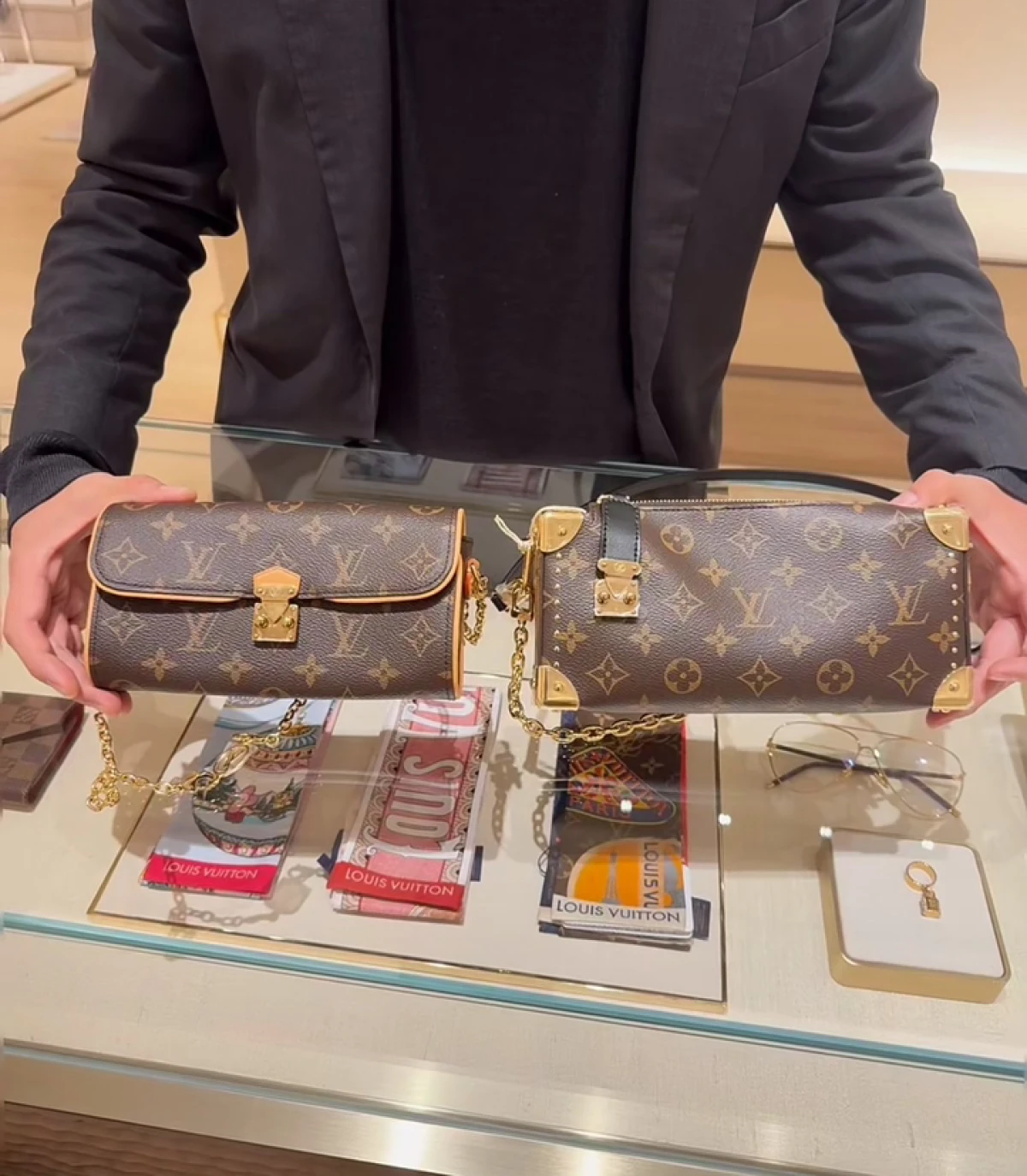 图片[7]-正品韩国采购Lv Camille 链条融入logo元素 M13566 20.5*6*11-穿范儿
