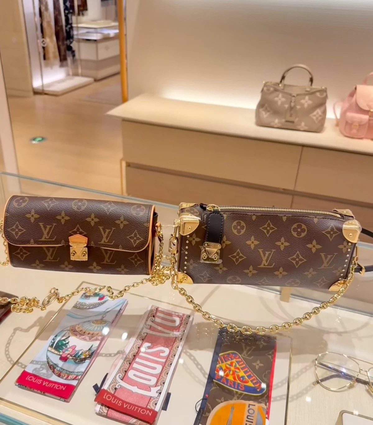 图片[6]-正品韩国采购Lv Camille 链条融入logo元素 M13566 20.5*6*11-穿范儿