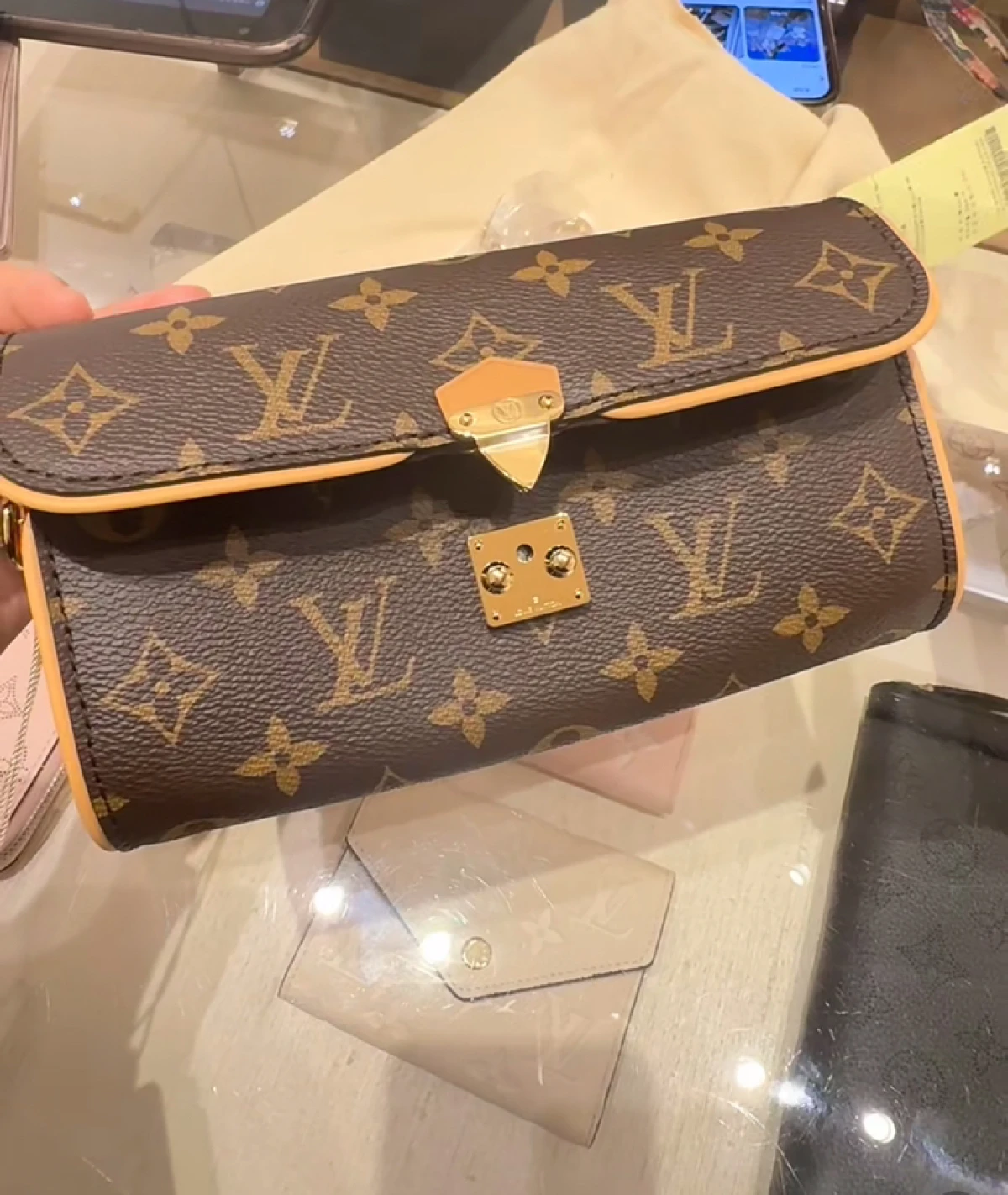 图片[9]-正品韩国采购Lv Camille 链条融入logo元素 M13566 20.5*6*11-穿范儿