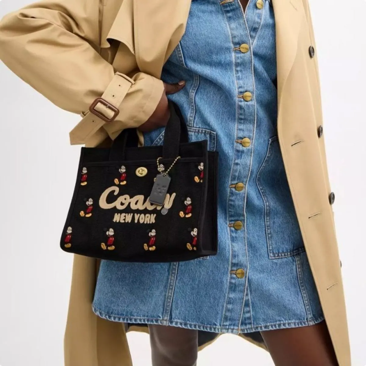 图片[2]-COACH 蔻驰 x Disney 联名款 26 米老鼠中号帆布包托特包单肩斜挎手提包-穿范儿