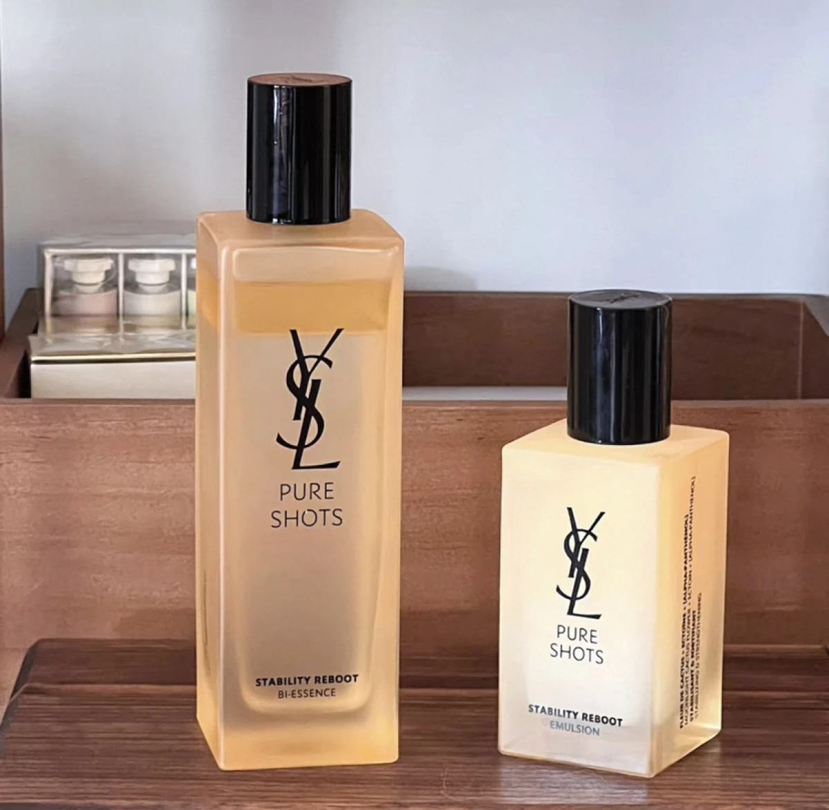 YSL 化粧水 200ml　新品 イヴ・サンローラン / ピュアショット イドラ エッセンス ローションの